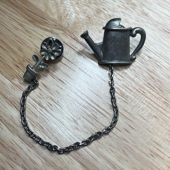 Vintage Amy pewter Water Can & Flower in pot Lapel Tack Pin W/ Chain brooch - Picture 2 of 10